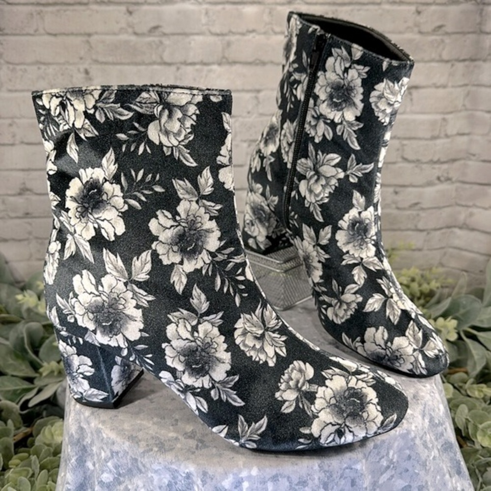🖤 CATO Black Velvet & White Floral Print Round Toe Fashion Boots WMS 8M 🖤VGUC